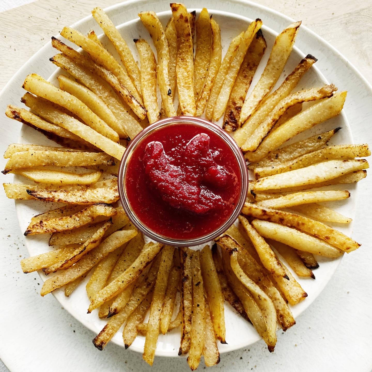 Kohlrabi-Pommes mit Rote Bete-Ketchup
