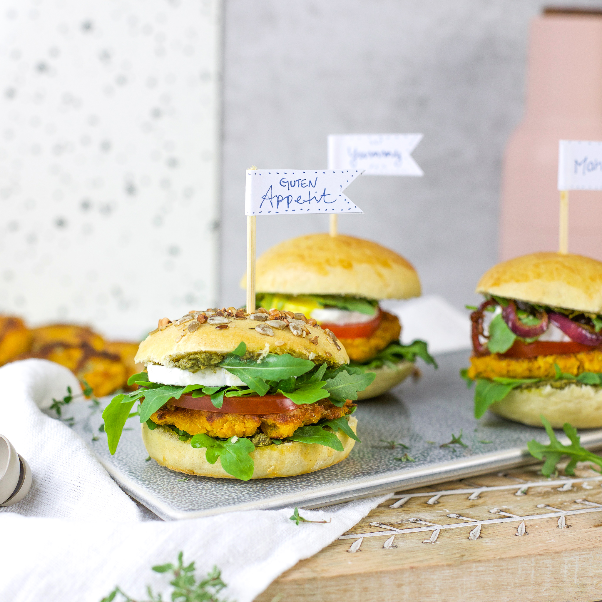 Blogger:innen-Rezept: Herbstliche Mini-Burger mit Kürbis und Süßlupinen