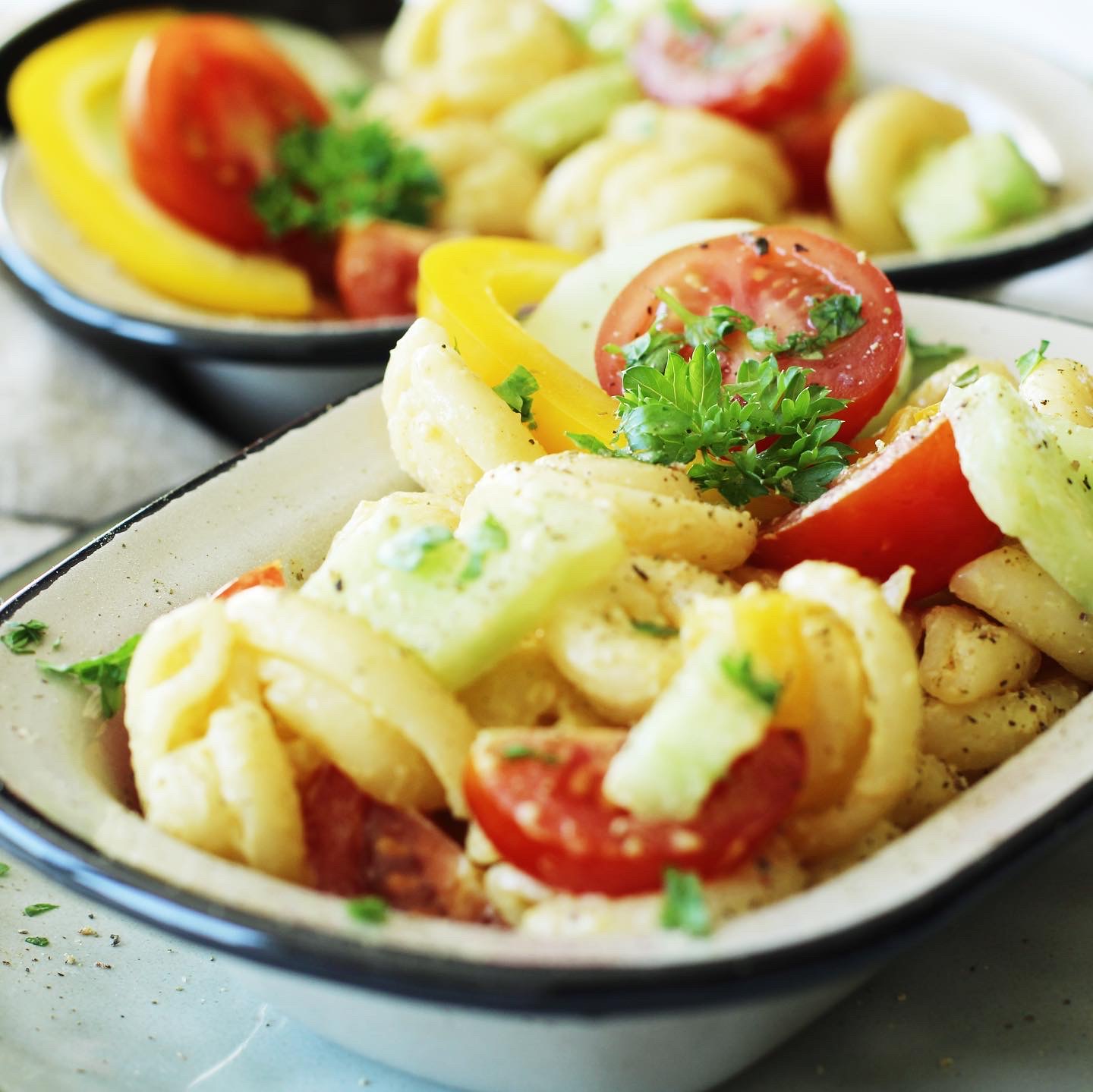 Schneller Nudelsalat mit Honig-Senf-Dressing