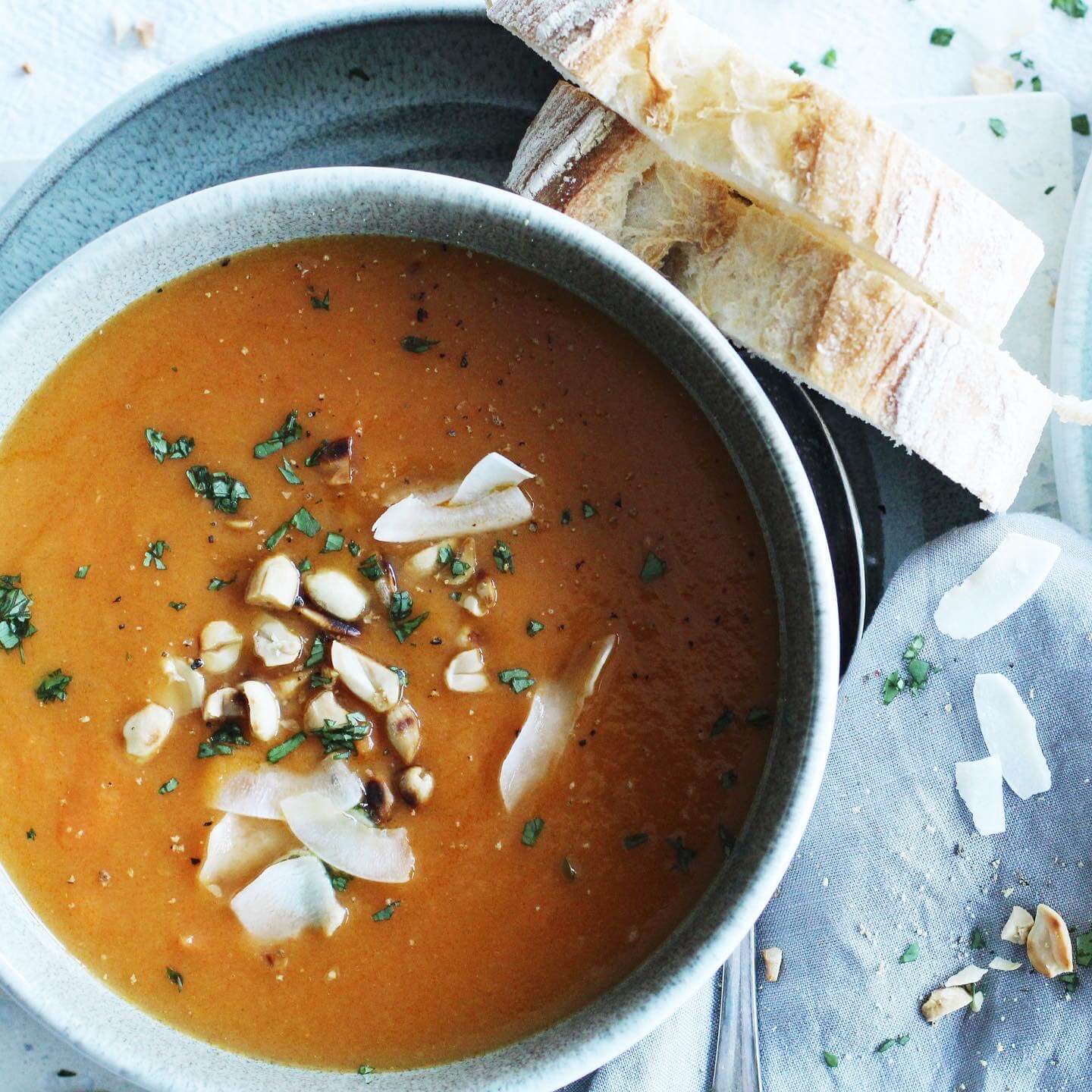 Möhren-Kokos-Suppe mit Erdnüssen - Campo Verde