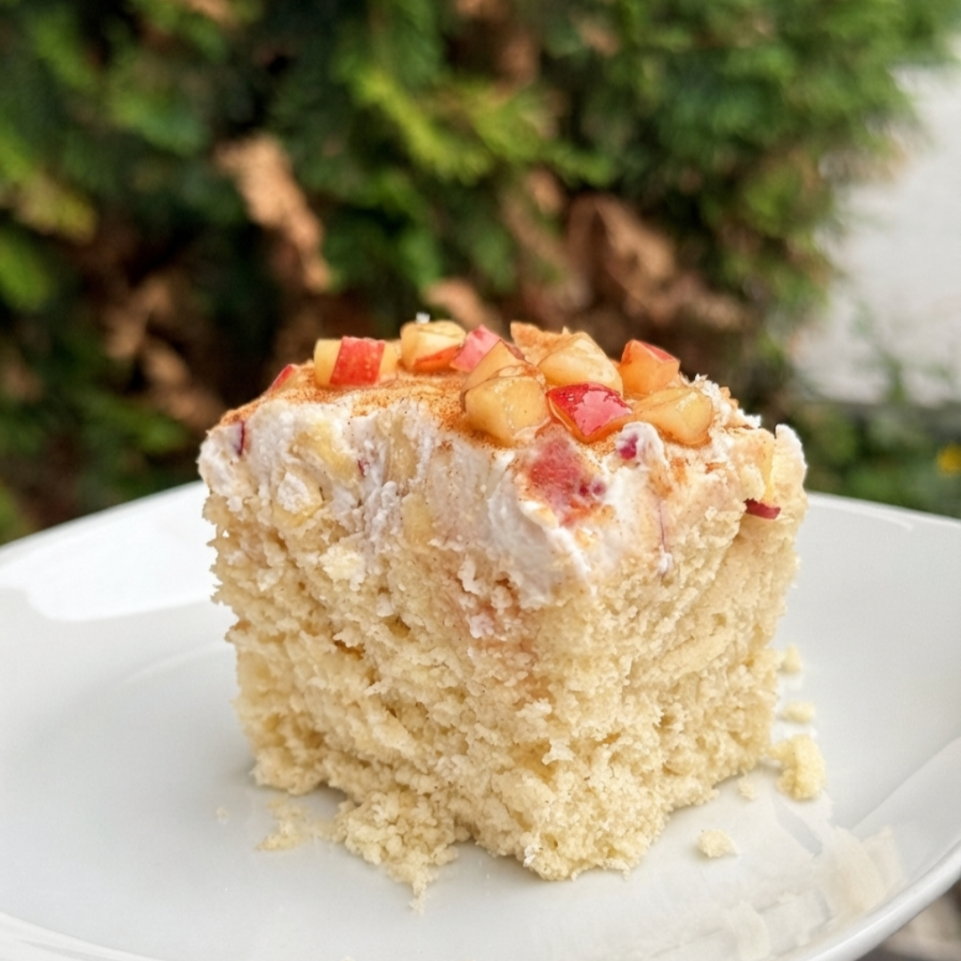 Saftiger Sommerkuchen mit Apfel-Kokos-Creme